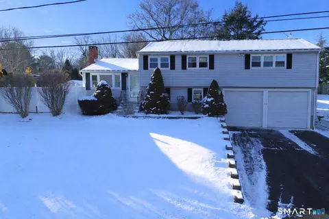19 Evergreen Dr, Clinton, CT 06413