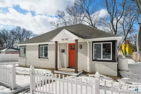 563 Pearl Harbor St, Bridgeport, CT 06610