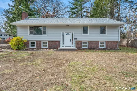 84 Raffia Rd, Enfield, CT 06082