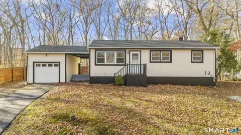 19 Ironworks Rd, Clinton, CT 06413