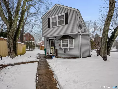 1 Garden Dr, Fairfield, CT 06825