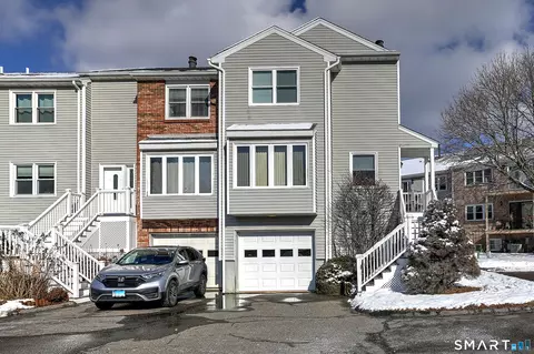 47 Carriage Dr #47, Milford, CT 06460