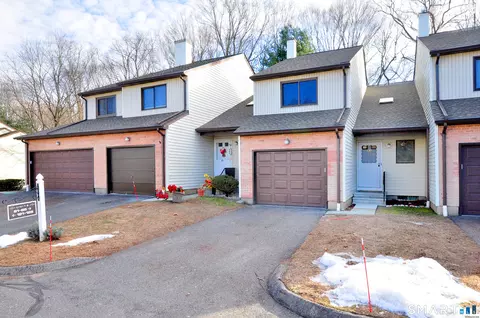 83 Oak Forest Dr #8-3, Manchester, CT 06040