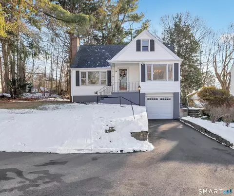 9 Sunny Ridge Pkwy, Trumbull, CT 06611