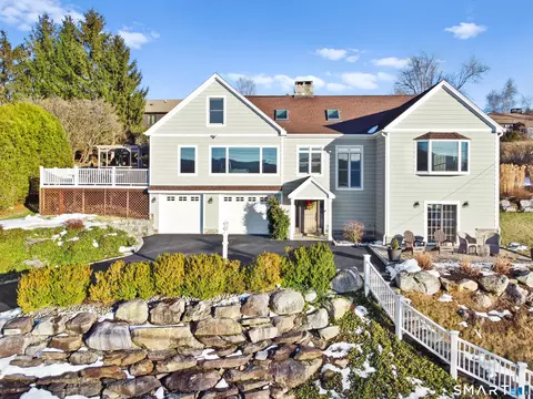 17 Meadow Ln, New Milford, CT 06776