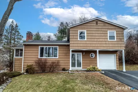 33 Hickory Hill Rd, Brookfield, CT 06804