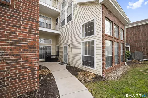 211 Carriage Crossing Ln #211, Middletown, CT 06457