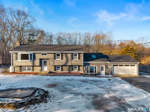 31 Branch Hill Rd, Preston, CT 06365