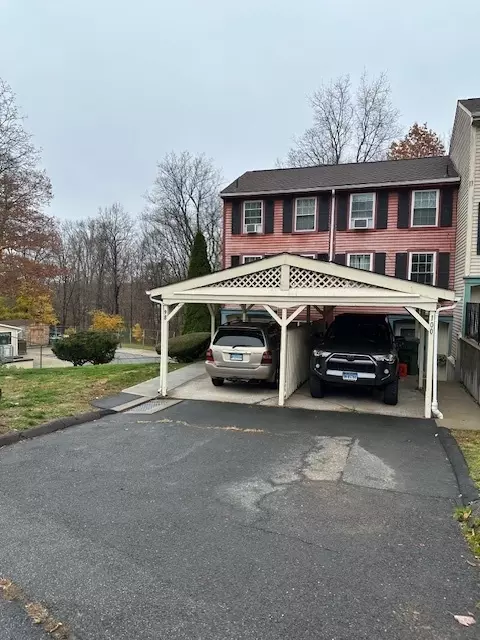 100 Rising Trail Dr #100, Middletown, CT 06457
