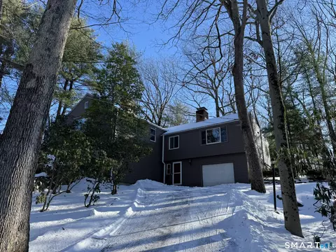 33 Wood Pond Rd, West Hartford, CT 06107