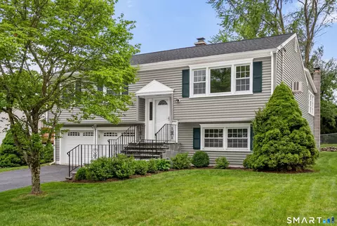 293 Sigwin Dr, Fairfield, CT 06824