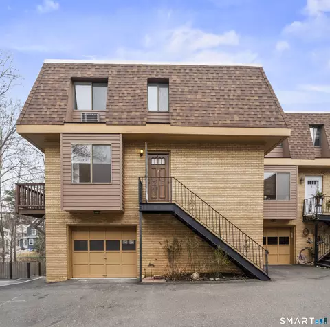 100 Maple Tree Ave #7, Stamford, CT 06906