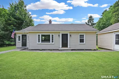 49 Prospect St, New Hartford, CT 06057
