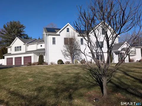 1 Douglas Dr, Norwalk, CT 06850
