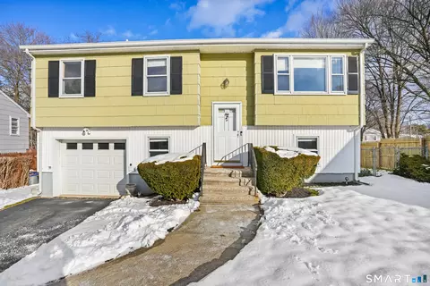 24 Quaker Rd, Norwalk, CT 06854