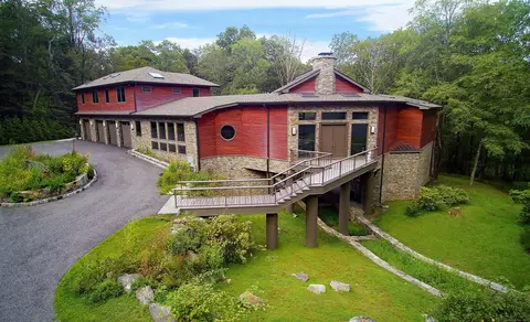 88 Green Ln, Ridgefield, CT 06877