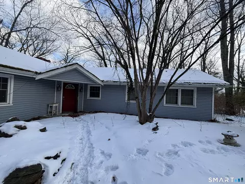 453 Candlewood Lake Rd N, New Milford, CT 06776