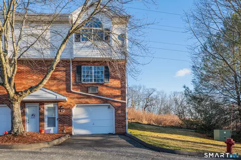 24 Blueridge Dr #K12, Waterbury, CT 06704