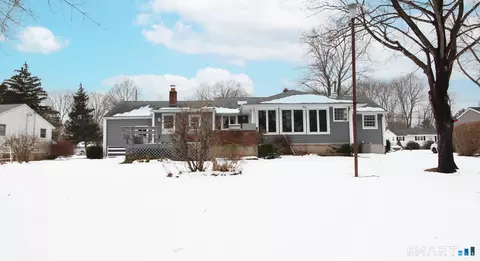 11 Angel Pl, North Haven, CT 06473