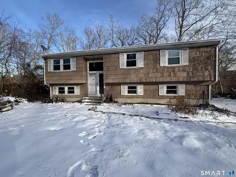 39 Latimer Dr, East Lyme, CT 06333