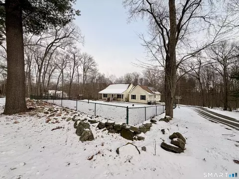 370 Tripp Hollow Rd, Brooklyn, CT 06234