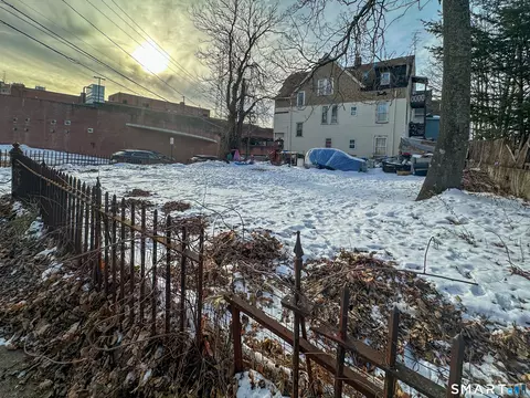 35 Maple St, Waterbury, CT 06702