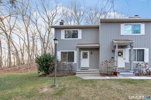 100 Ten Coat Ln #1A, Shelton, CT 06484