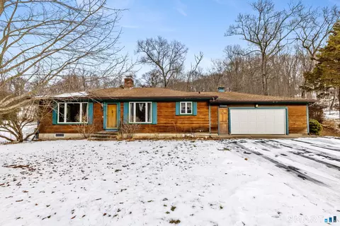 52 N Glenwoods Rd, Gales Ferry, CT 06335