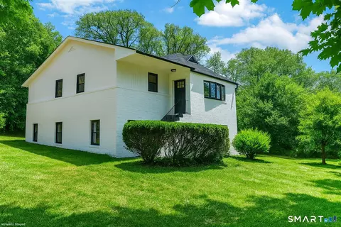 8 Fulton Dr, New Fairfield, CT 06812