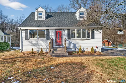 40 Sunrise Cir, Wallingford, CT 06492