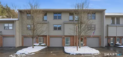 73 Metacomet Dr #73, Meriden, CT 06450
