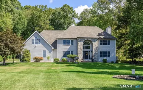 8 Woodridge Ln, New Fairfield, CT 06812