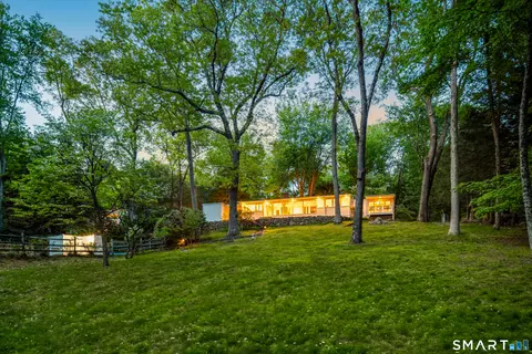 17 Richmond Hill Rd, Weston, CT 06883