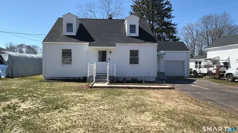 8 River Rd, East Haven, CT 06512