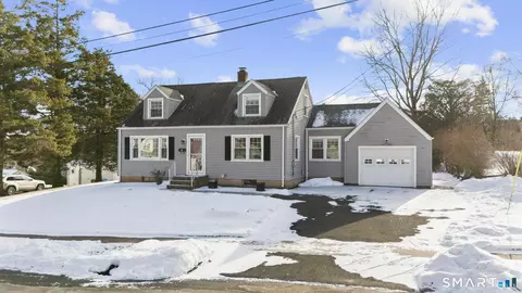 26 Knob Hill Dr, Hamden, CT 06518