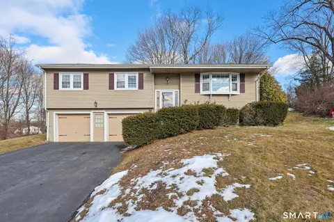 32 Lexington Cir, Newington, CT 06111