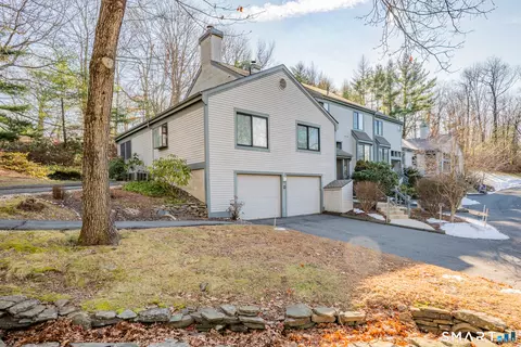 4 Strathmore Ln #4, Avon, CT 06001