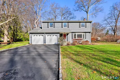 33 Purdy Rd E, Norwalk, CT 06850