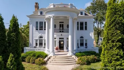 27 Church St, Groton, CT 06340