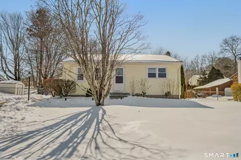 98 Oslo St, Mystic, CT 06355