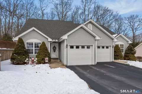 50 Richmond Rd #10, Putnam, CT 06260