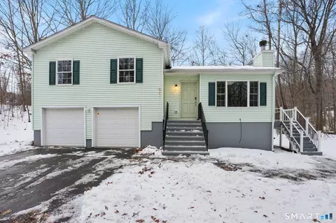 26 Edgewood Rd, Oxford, CT 06478