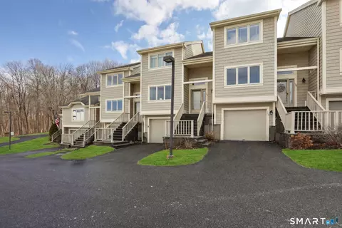 12 Boulevard Dr #15-104, Danbury, CT 06810