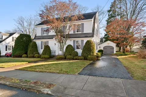24 Westomere Ter, New London, CT 06320