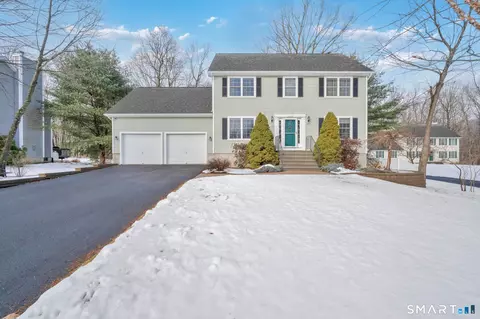 499 Woodmont Dr, Coventry, CT 06238