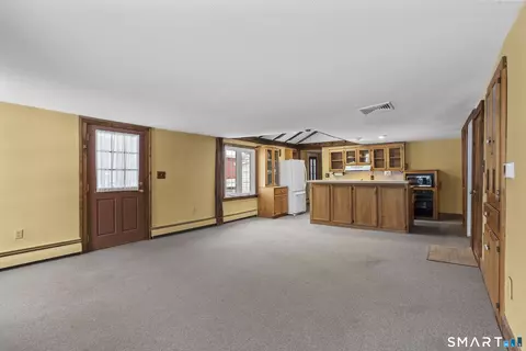 Living - 392 Boston Neck Rd, Suffield, CT 06078 photo 2 of 3