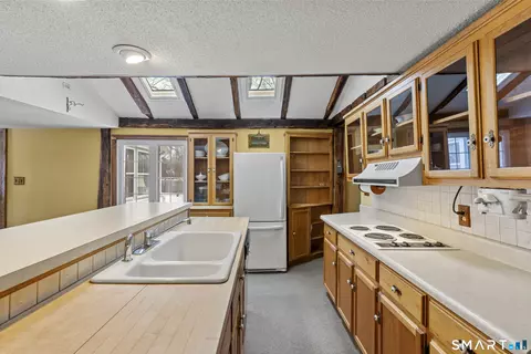 Kitchen - 392 Boston Neck Rd, Suffield, CT 06078 photo 6 of 6