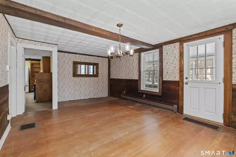 Dining - 392 Boston Neck Rd, Suffield, CT 06078 photo 2 of 4