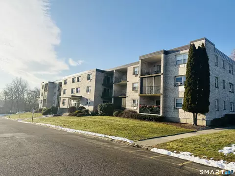 308 Meadowside Rd #311, Milford, CT 06460