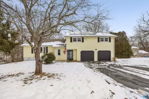 1 Grandview Ct, Norwich, CT 06360